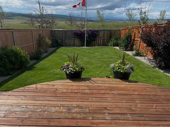 107 E Heritage Hts, Cochrane, AB T4C 2R5