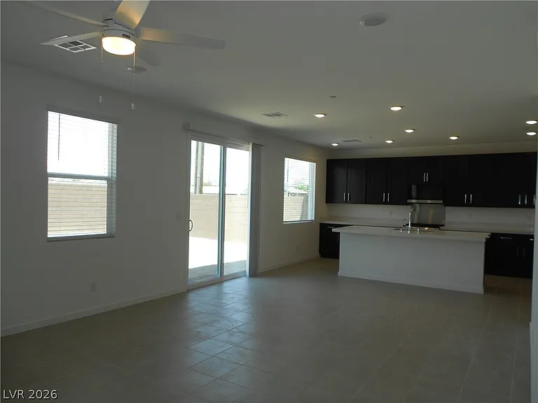 324 Lupton Ave — Photo 2