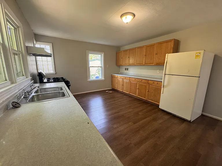 3117 Louise St — Photo 7