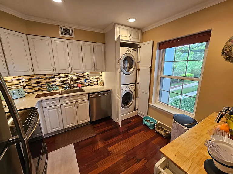 655 Middle Country Rd #2H2 — Photo 21
