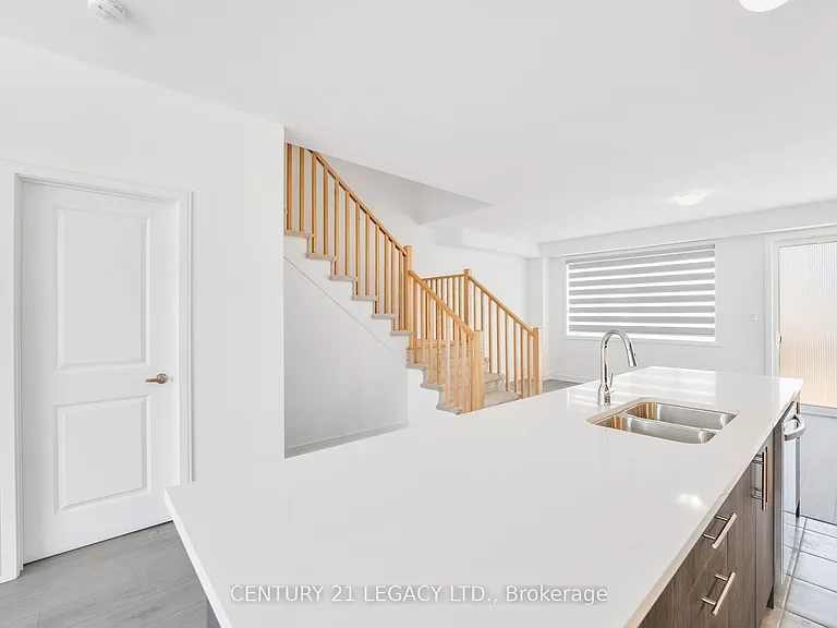 131 Blue Forest Cres — Photo 11