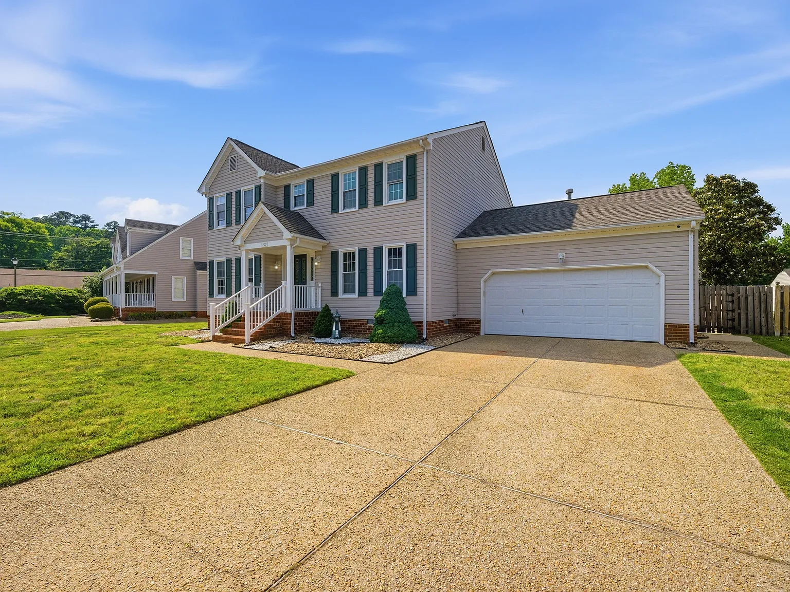 4 bed, 2.5 bath, 2176 sqft, $3,495 — Photo 2