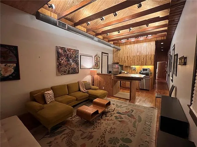 2515 Upperline St — Photo 3