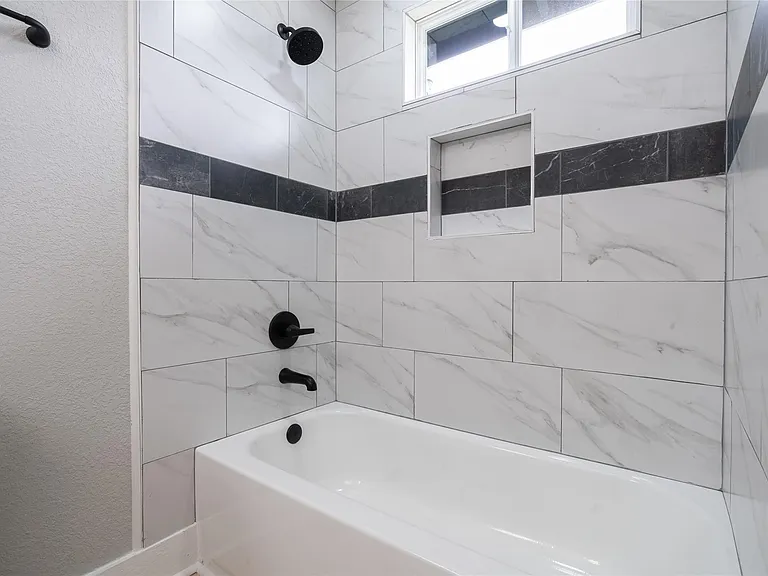 329 Flores St — Photo 16