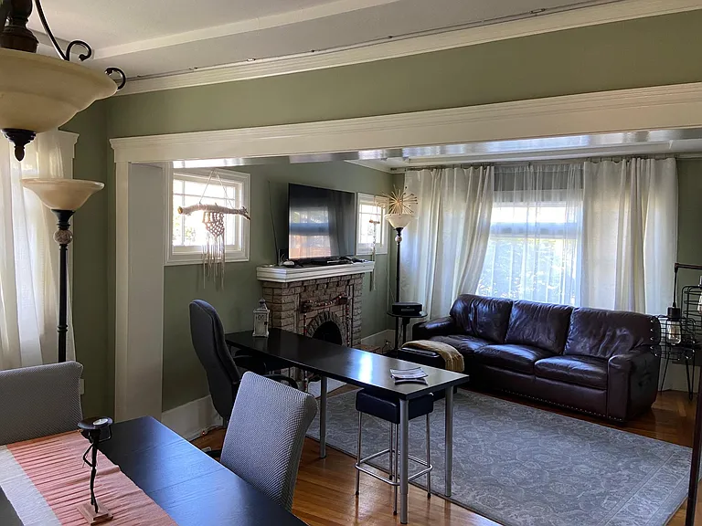 2400 Grant St — Photo 8