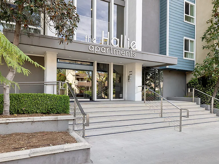 The Hallie — Photo 6