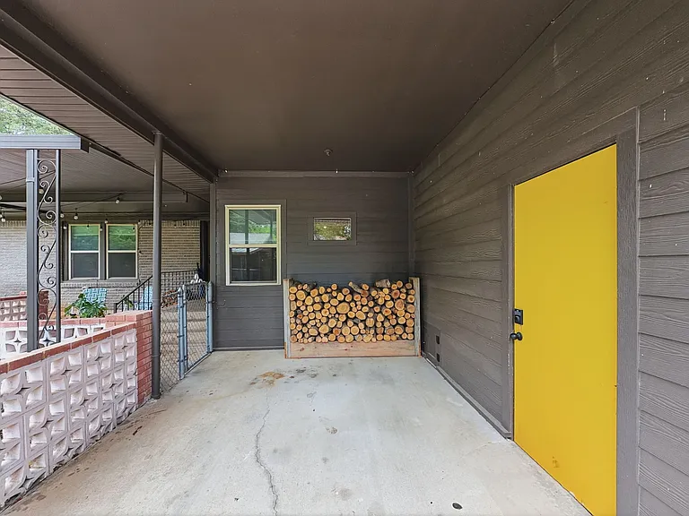 2137 Lenamon St — Photo 23