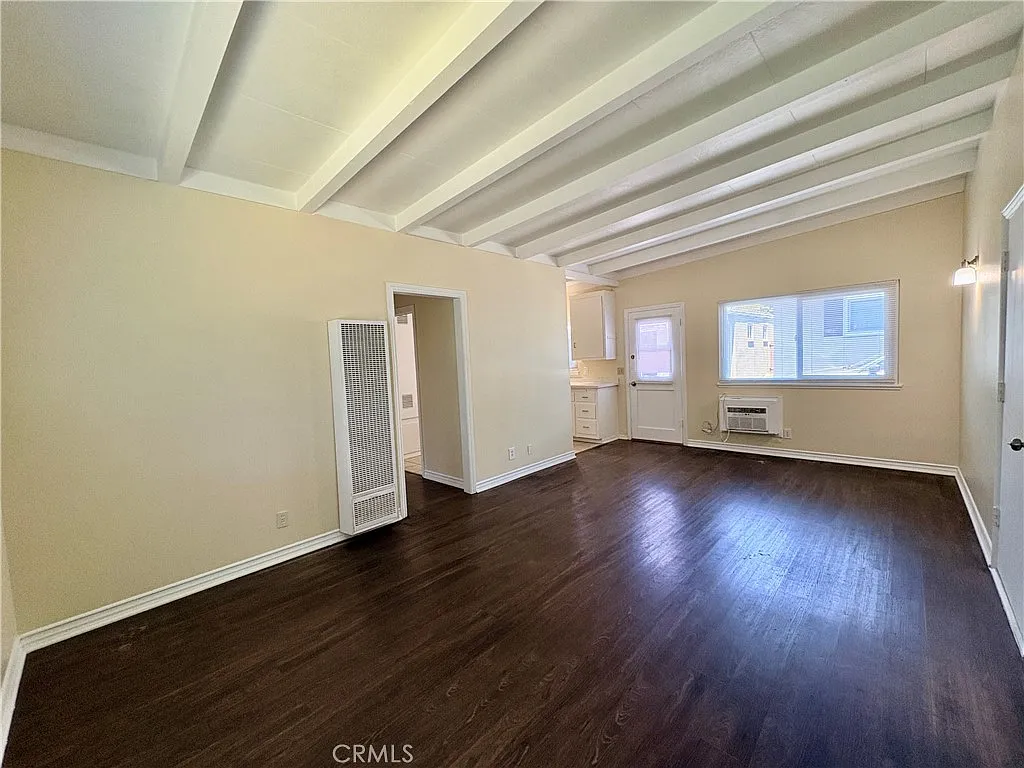 2 bed, 672 sqft, $2,200 — Photo 3