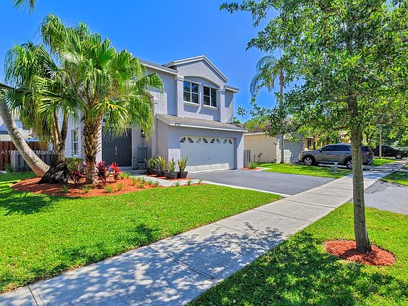 3rd image of 4785 NW 14th St