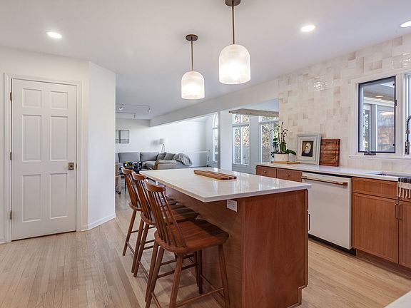 4th image of 210 Rugeley Rd