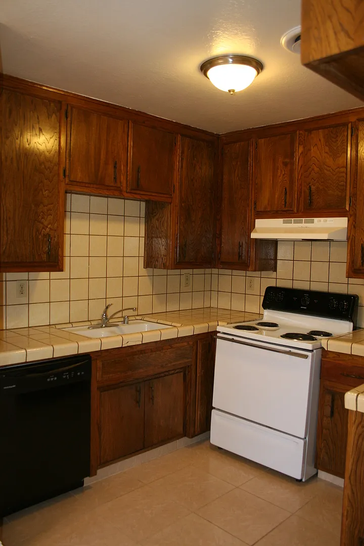 N Laurelglen Blvd 7612 — Photo 4