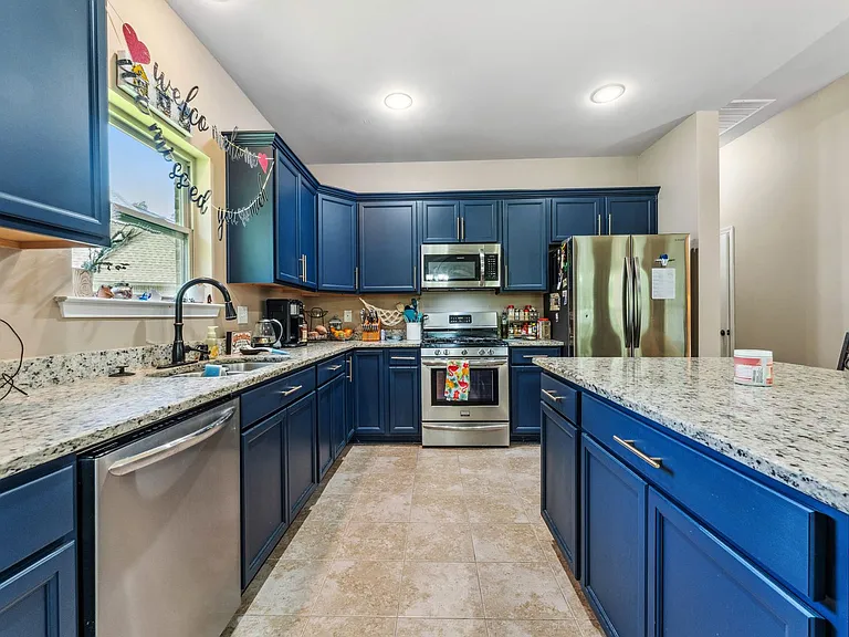 1041 Berkshire Dr — Photo 9