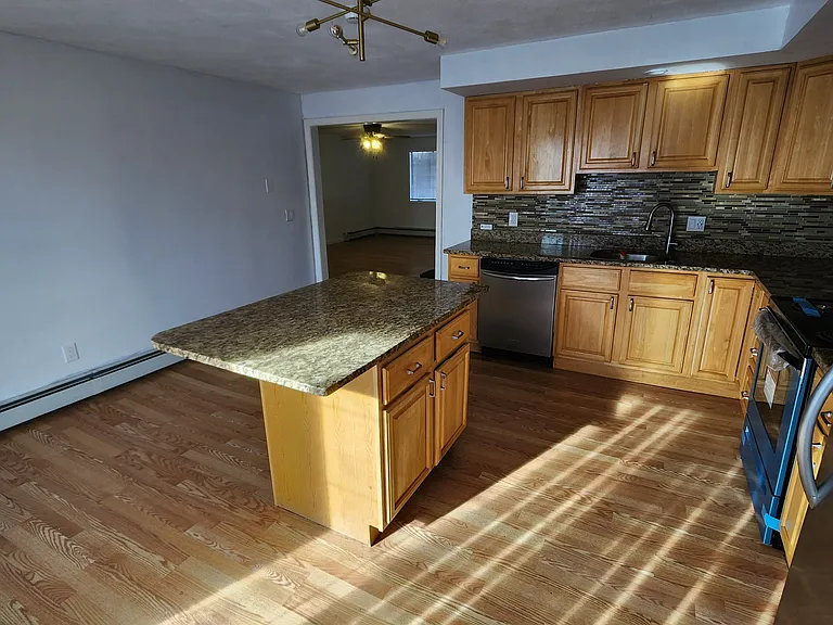 22 Oak St #5B — Photo 2