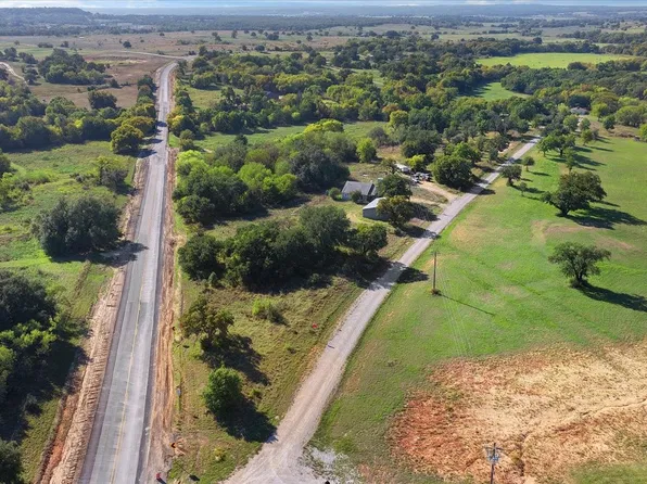 207 Uz Rd N, Forestburg, TX 76239