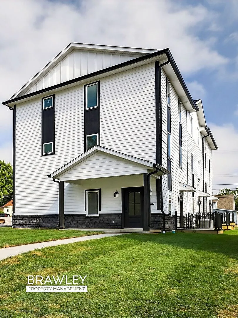 422 E Cottage Grove — Photo 1