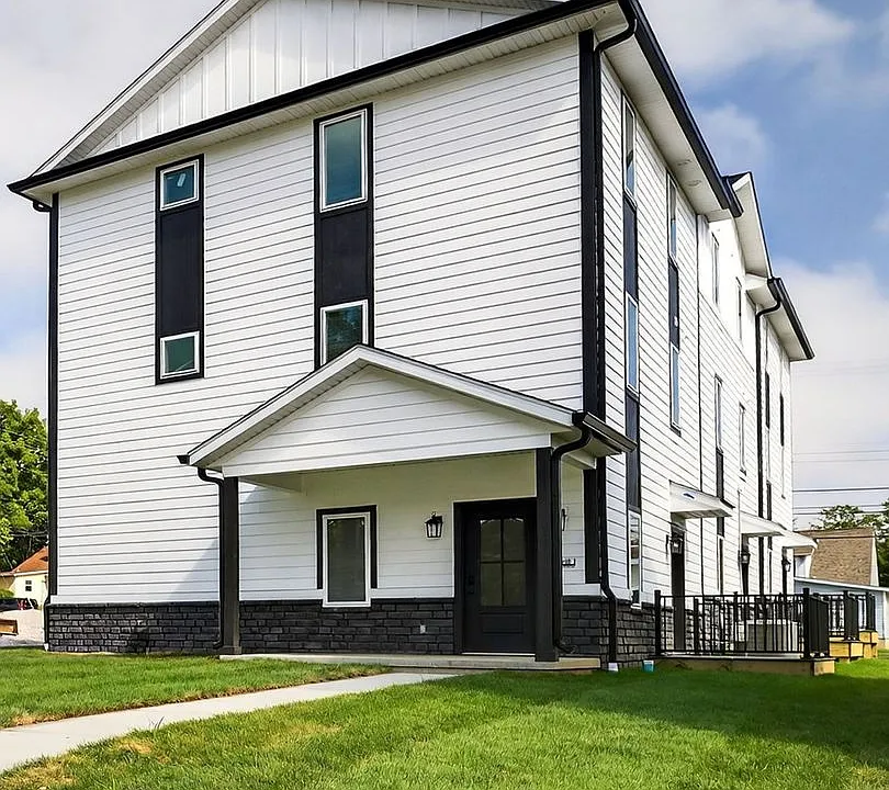 422 E Cottage Grove Ave