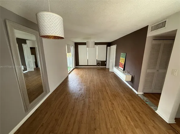495 NW 72nd Ave APT 305, Miami, FL 33126