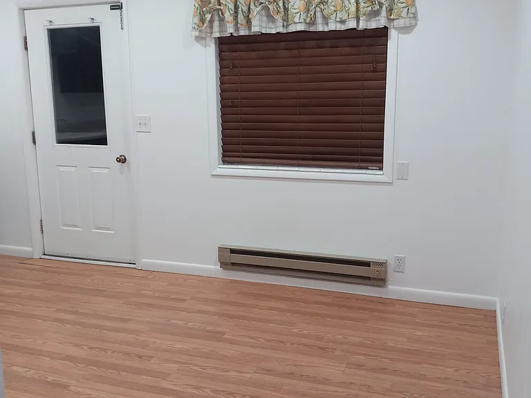 Dining area with space for four-person to a compact 6-person table