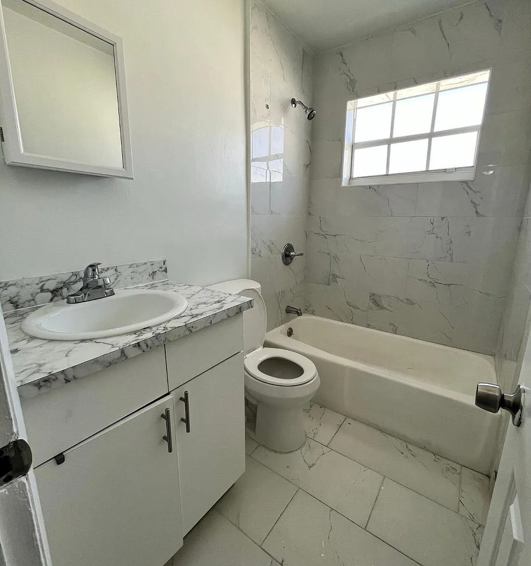 2 bed, 1.0 bath, 7358 sqft, $1,799 — Photo 2