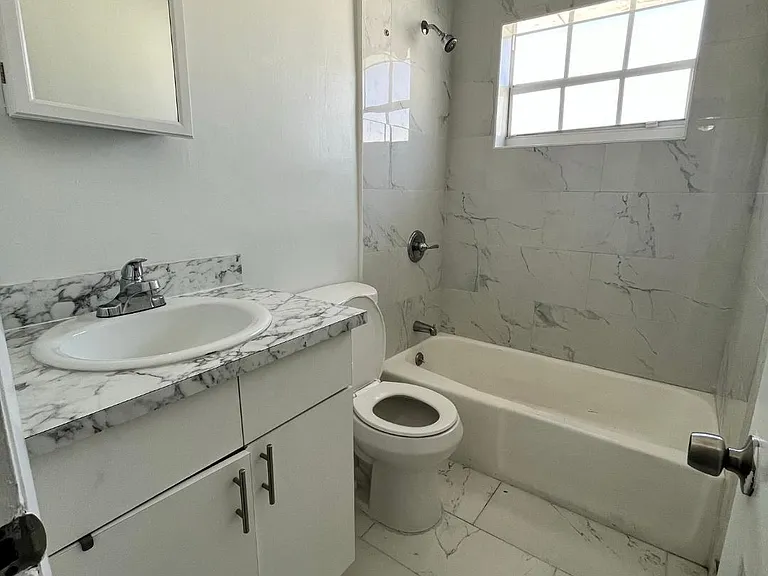 7511 Venetian St #4 — Photo 2