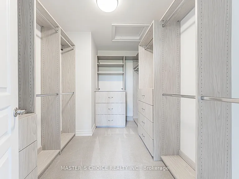 2357 Rideau Dr — Photo 32
