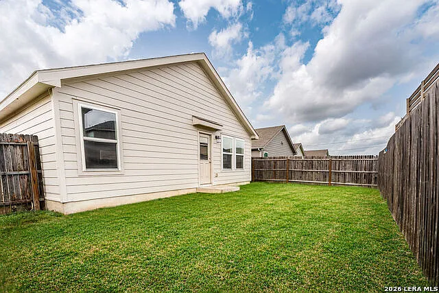4 bed, 2.0 bath, 1627 sqft, $1,625 — Photo 3