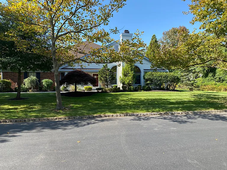 45 Old Orchard Ln — Photo 1