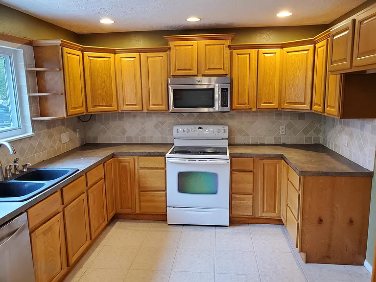 407 Dogwood Cir — Photo 9