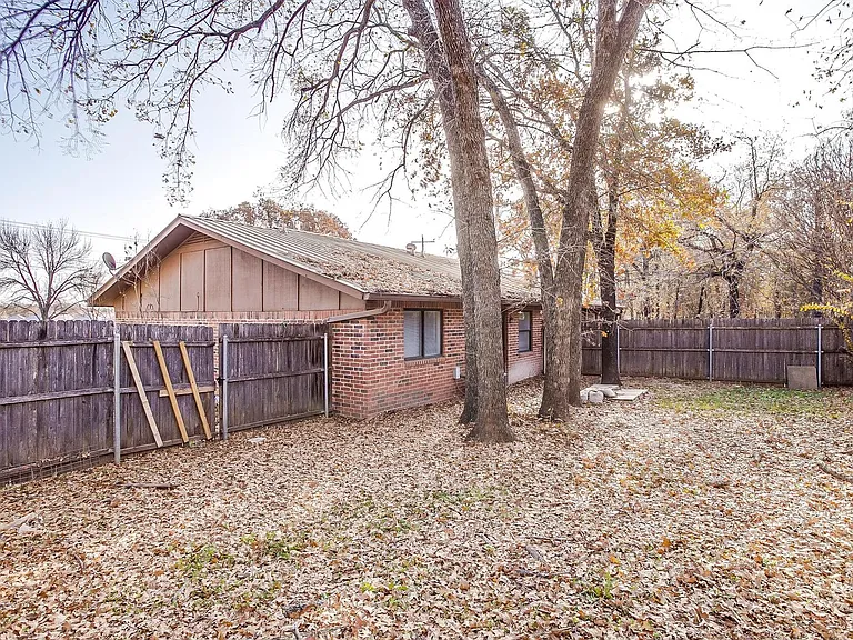 6530 Fall Creek Hwy — Photo 37