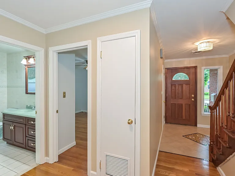 135 Elmwood Ave — Photo 15
