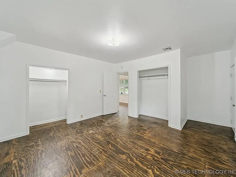 1123 W Spring St — Photo 9