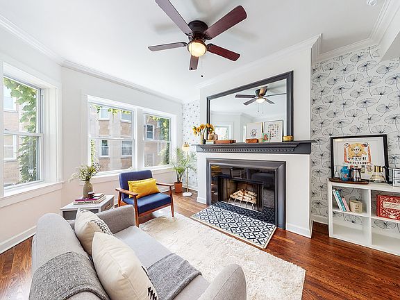 4th image of 877 W Cornelia Ave #2