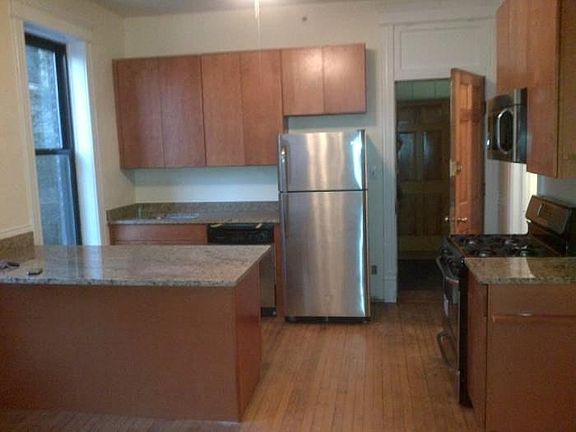 3rd image of 1733 N Hermitage Ave APT 2R