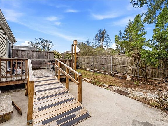 4th image of 40 Shortway Dr