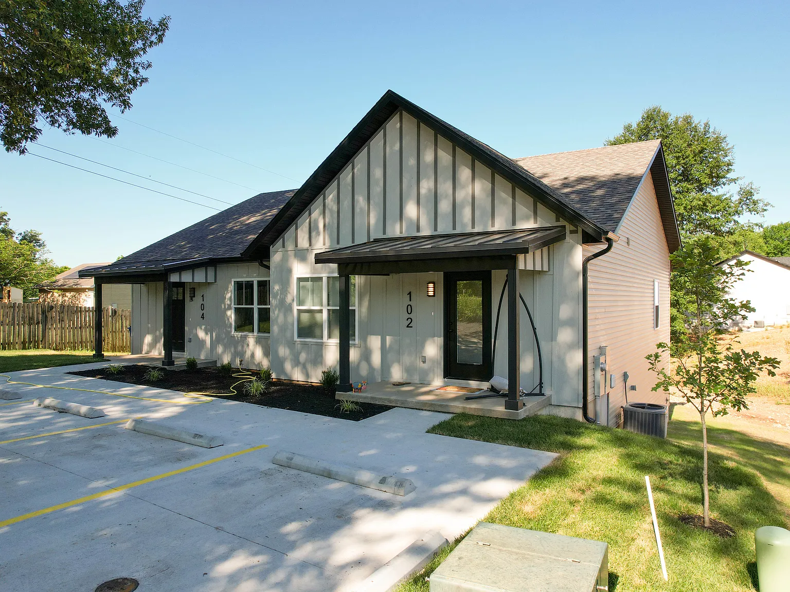 3 bed, 2.5 bath, 1300 sqft, $1,695 — Photo 2
