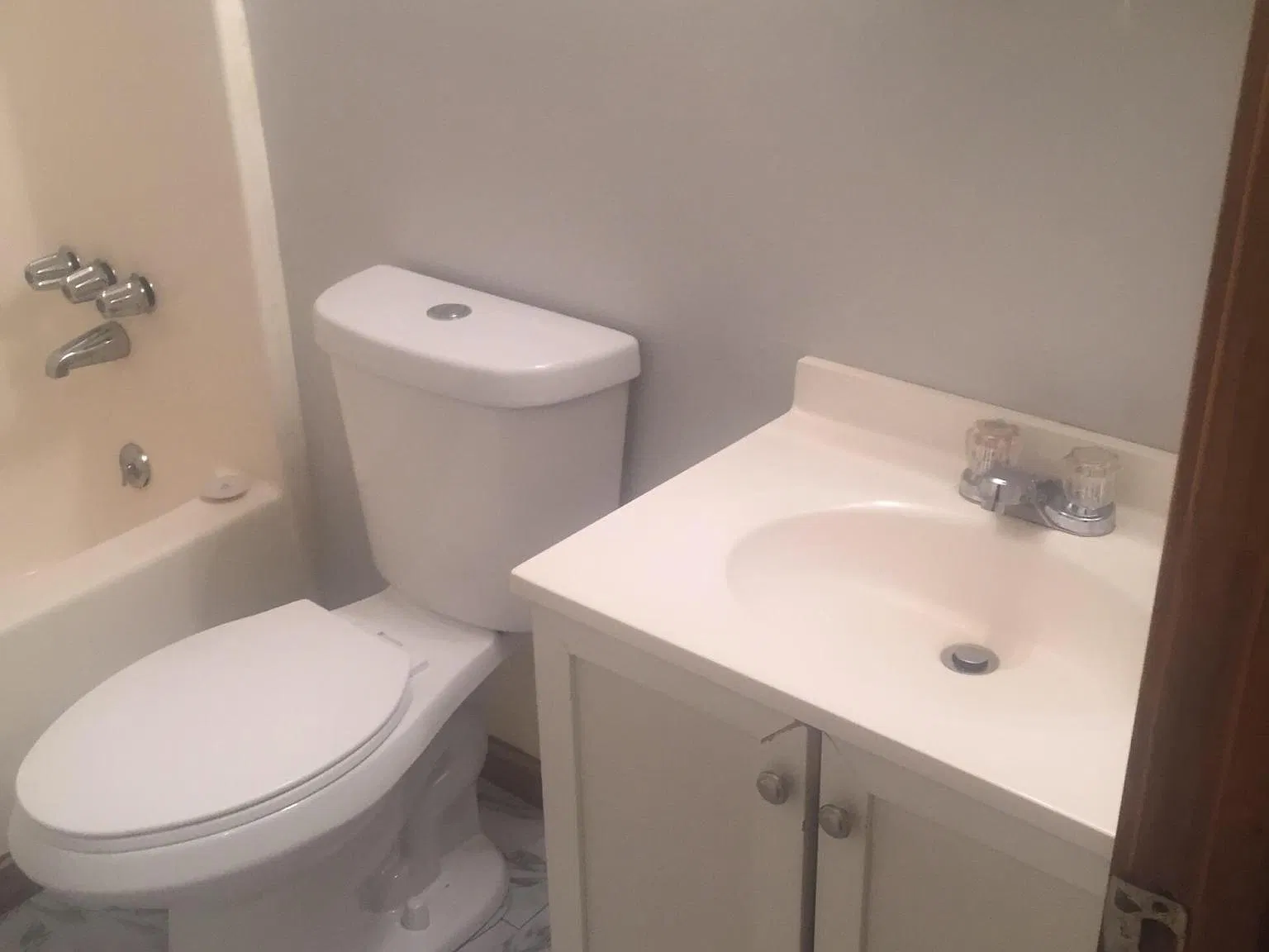 950 E Avenue H — Photo 2