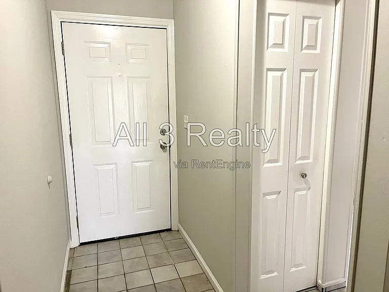 215 Sheraton Ct — Photo 9