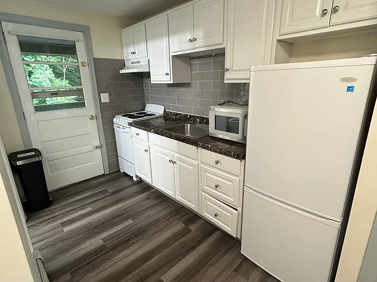 23 Burlington St #4 — Photo 1