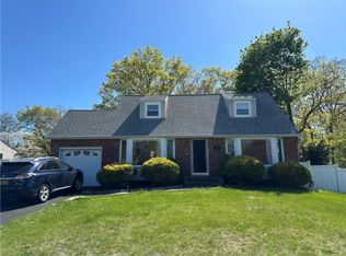 14 Somers Ln, Commack, NY 11725