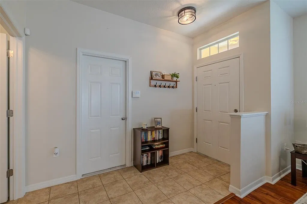 3 bed, 2.5 bath, 1626 sqft, $2,100 — Photo 4