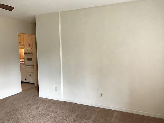3rd image of 2913 Englewood Dr