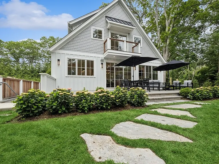 18 Red Cedar Rd — Photo 3