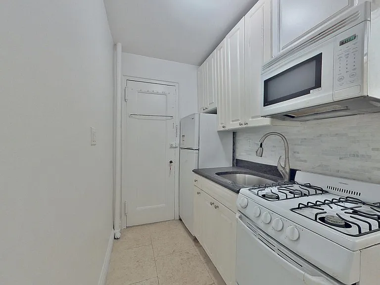 330 E 58th St #2B — Photo 4