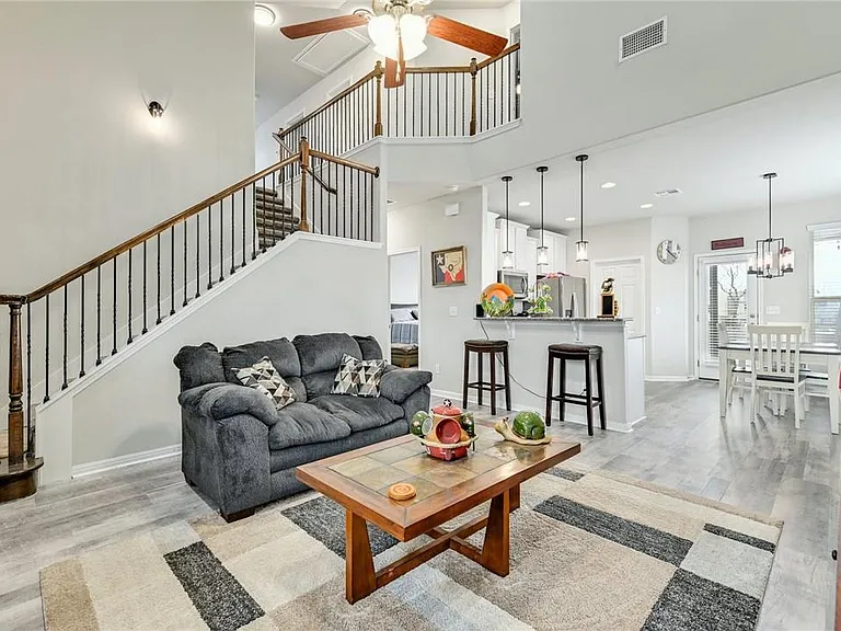 400 Lewisville Ln — Photo 4