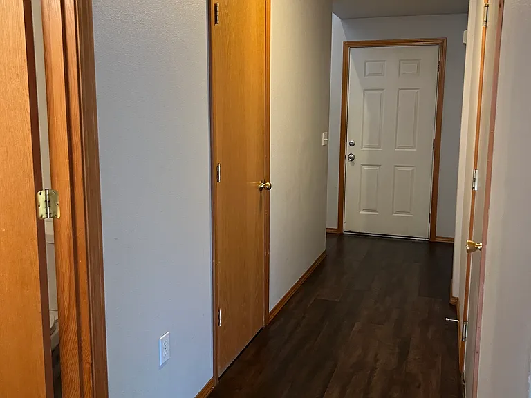 8611 NE 27th Cir — Photo 3
