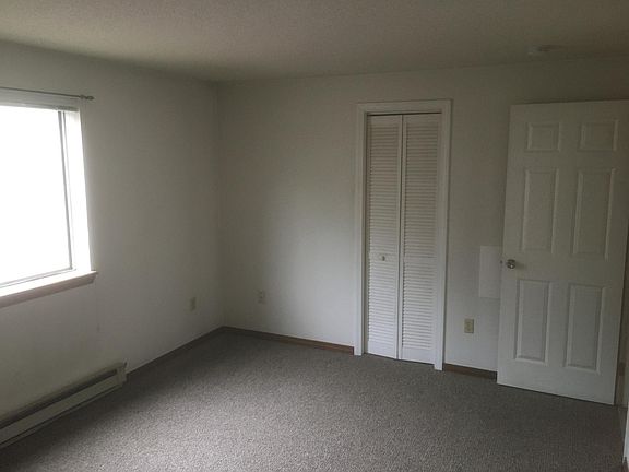 LARGE BEDROOM WITH NEWER BERBER CARPET