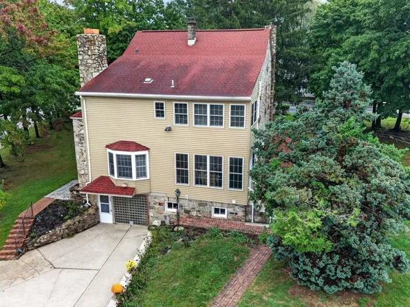 798 Valley Rd, Enola, PA 17025