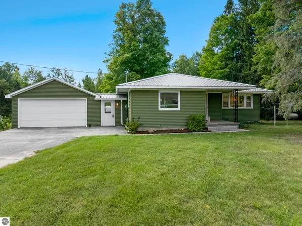 14331 Honor Hwy, Beulah, MI 49617