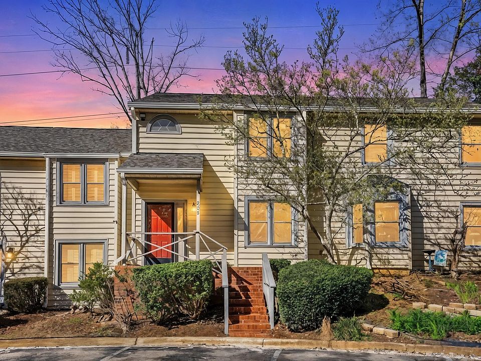 1st image of 205 Oak Hollow Ct