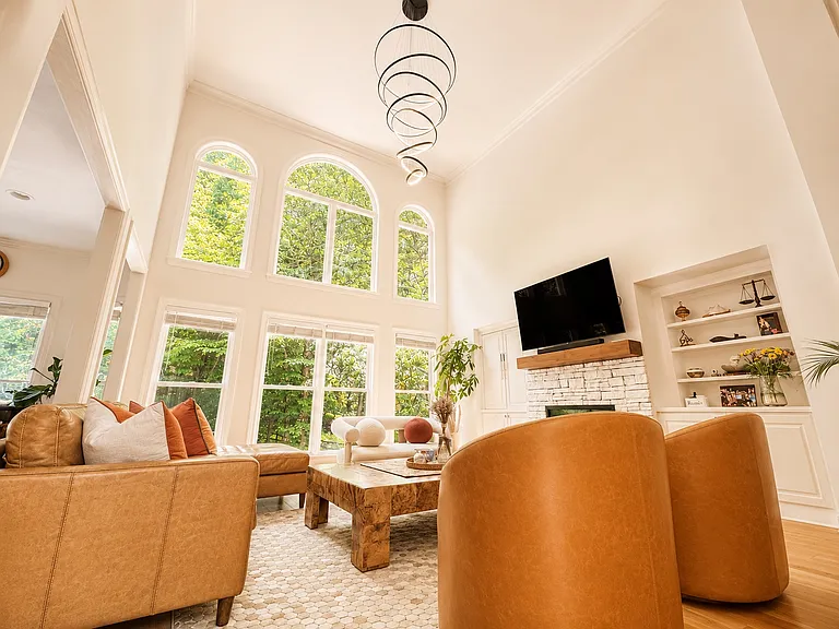 6730 Ridgefield Dr — Photo 3